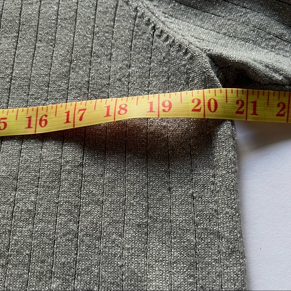 SOLD | Vintage Sag Harbor | Mock Neck Silver Short Sleeve - Picture 5 of 6